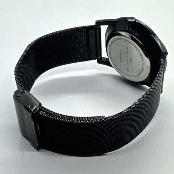 Skagen 124XLBBB Men\'s Black Stainless Steel Mesh Analog Dial Quartz Watch AEA235